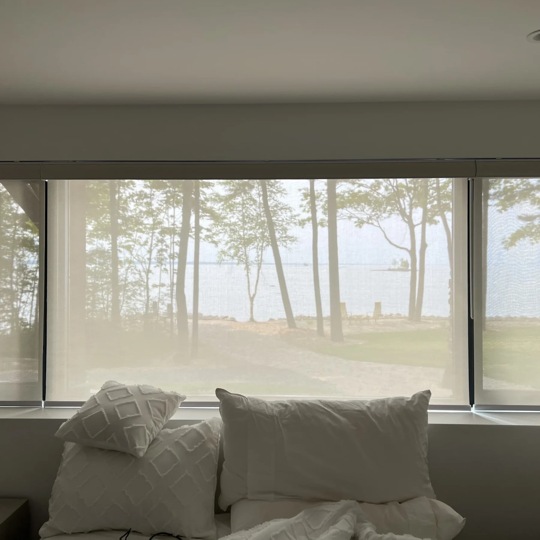bedroom roller blinds900